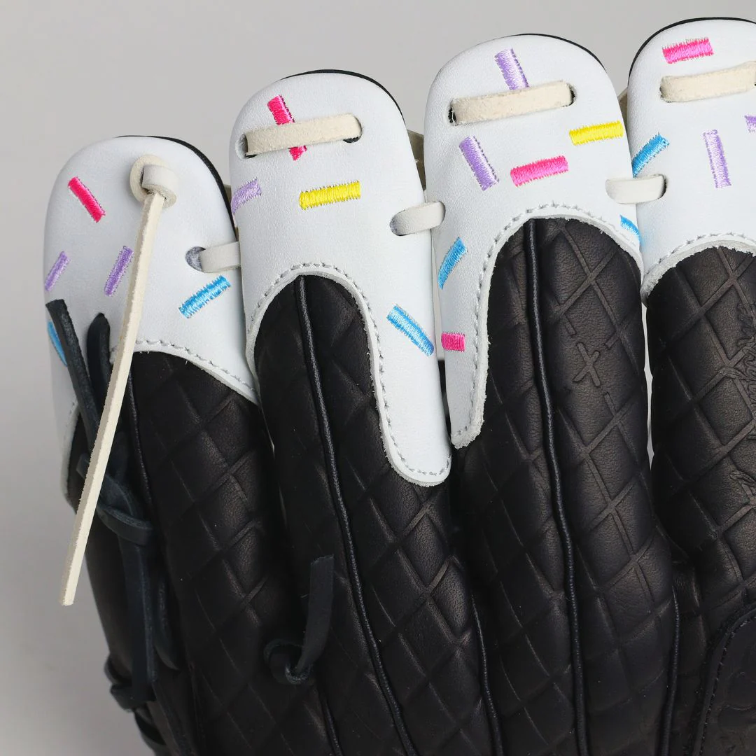 youth | cookies & cream ice cream glove - Image 4