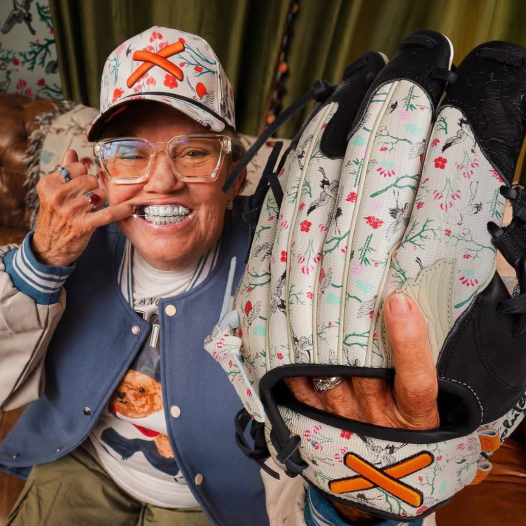 softball | grandma's wallpaper rare edition glove - Image 2