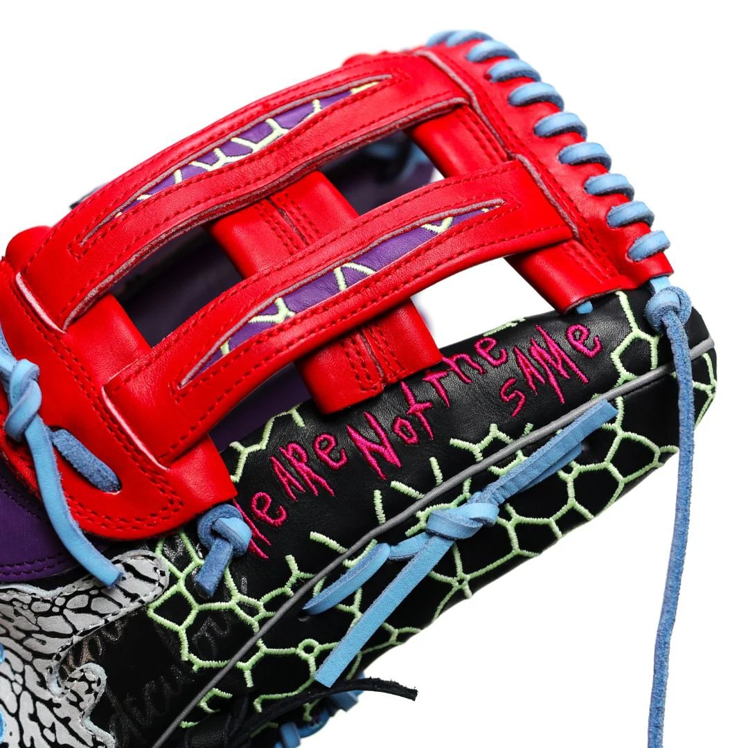out of this world rare edition glove - Image 4