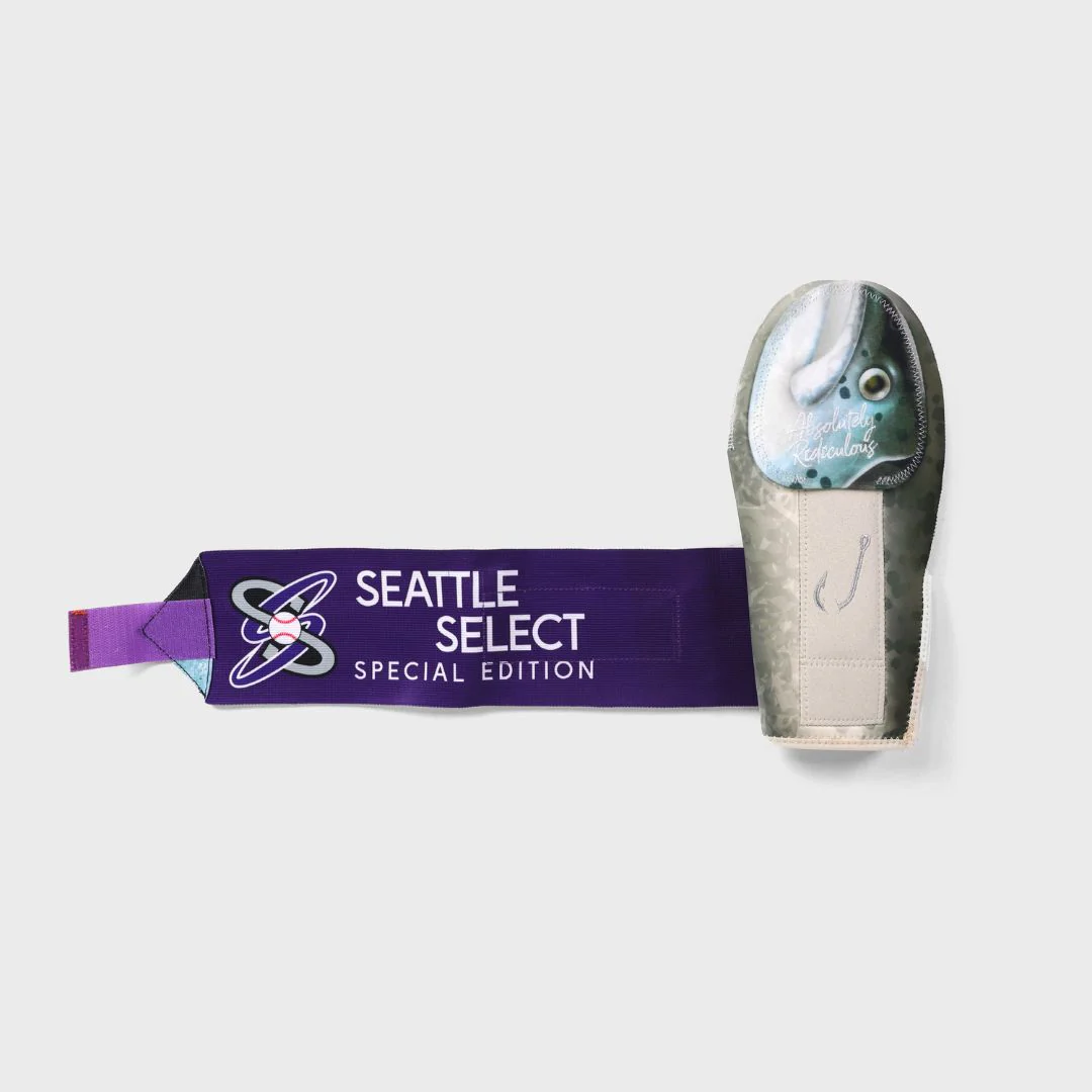 seattle select fish sliding mitt 2025 - Image 3