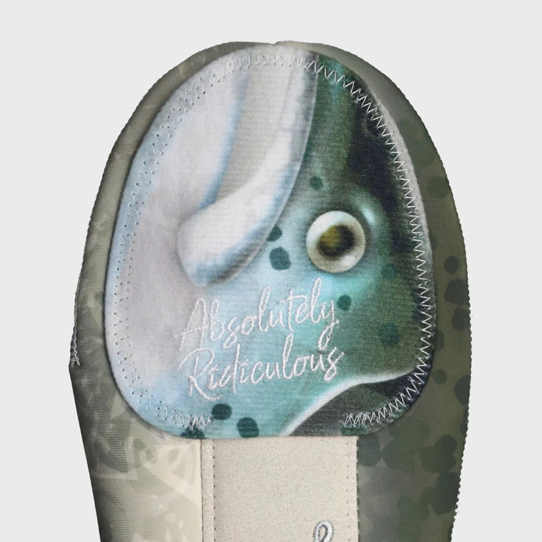 seattle select fish sliding mitt 2025 - Image 7
